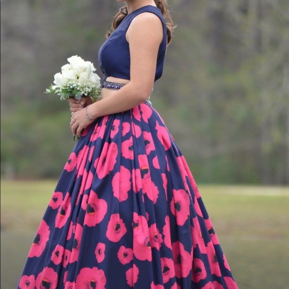 Prom dress - Picture 3 of 3